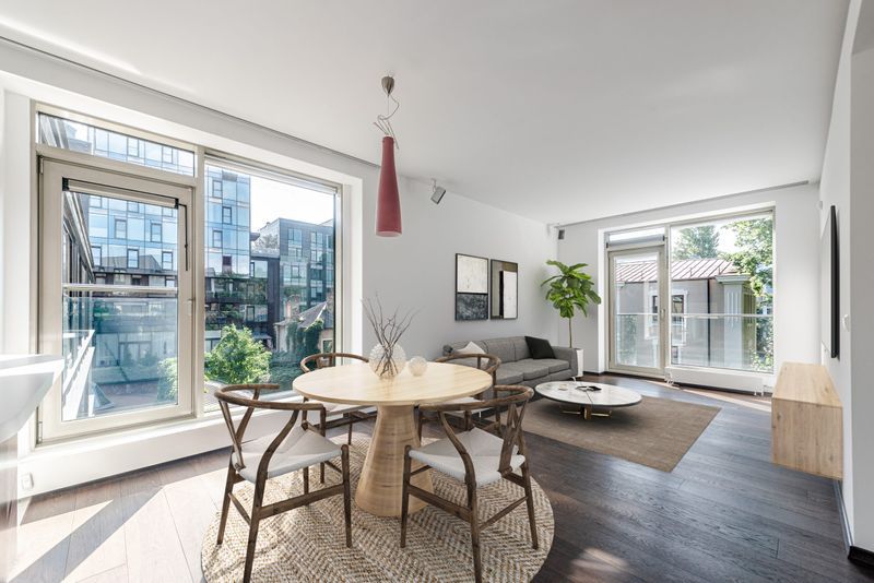 Minimalistic style interior, virtually staged by roOomy