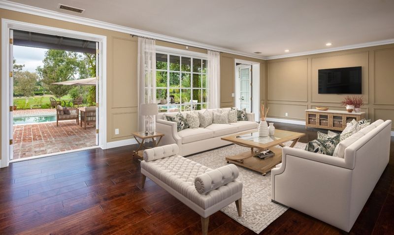 Traditional style virtually staged room